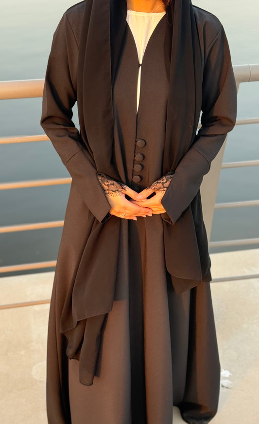 The Chic Dentelle Abaya